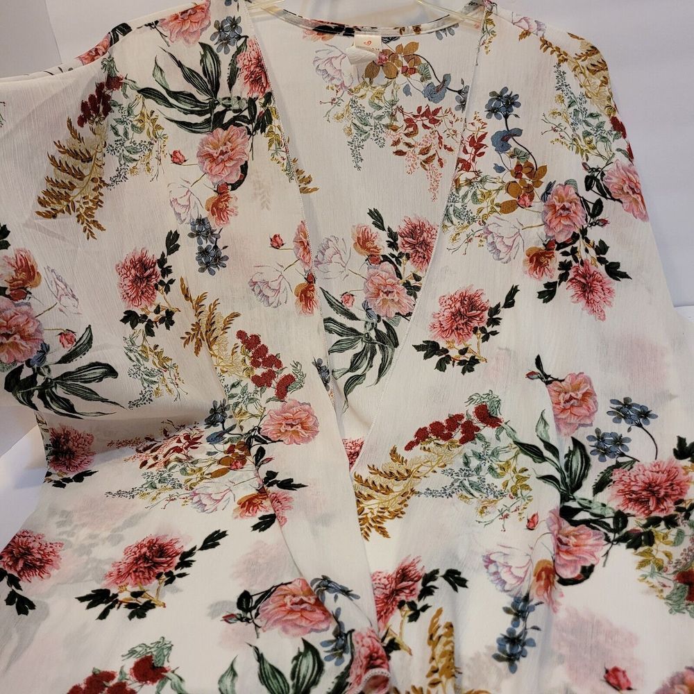 I Joah, white floral kimono, one size(see‎ measurements)